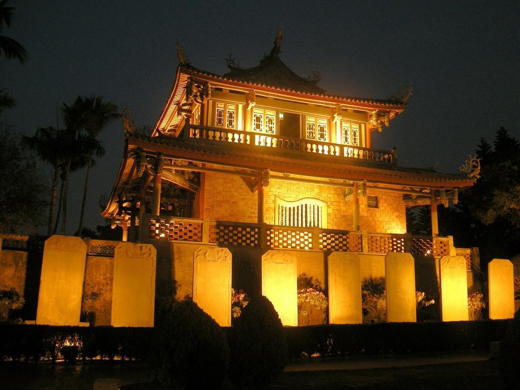 โรงแรมแคมบริด์จไทนาน ไถหนาน ภายนอก รูปภาพ